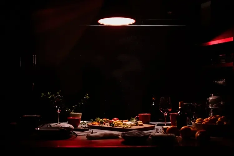 美食博主被曝人设造假，后厨摆拍全程幕后揭秘 - 91吃瓜事件黑料吃瓜实锤配图